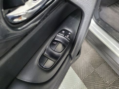 Used 2017 Nissan Rogue S AWD/4WD image 27