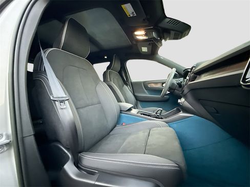Used 2023 Volvo XC40 Recharge Ultimate image 31