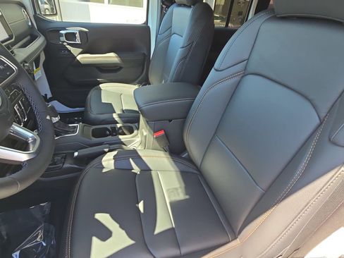 New 2026 Jeep Wrangler Unlimited Sahara AWD/4WD image 15