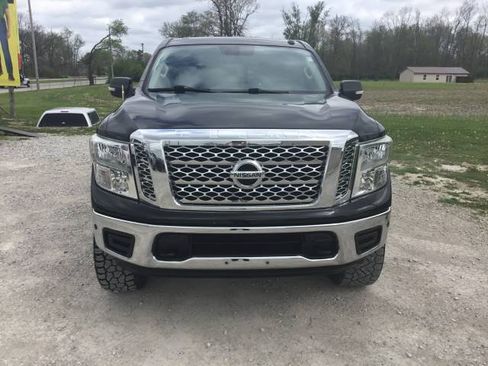 Used 2019 Nissan Titan SV w/ SV Convenience Package AWD/4WD image 8