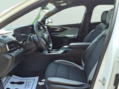 Used 2024 Buick Envista Preferred w/ Convenience I Package FWD image 12