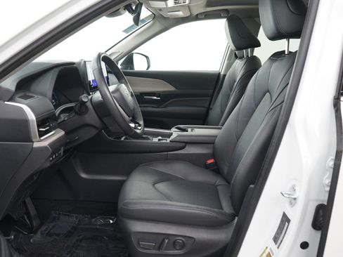 Used 2024 Toyota Grand Highlander Limited image 18