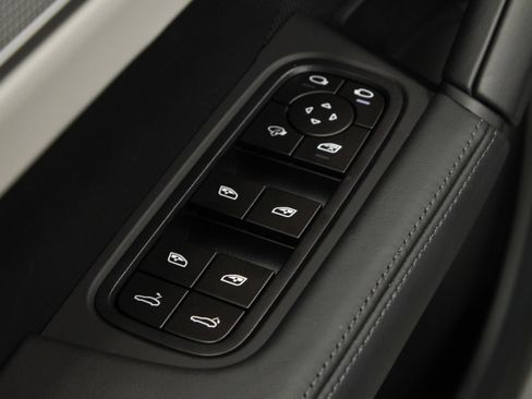 New 2026 Porsche Cayenne Coupe AWD/4WD image 34