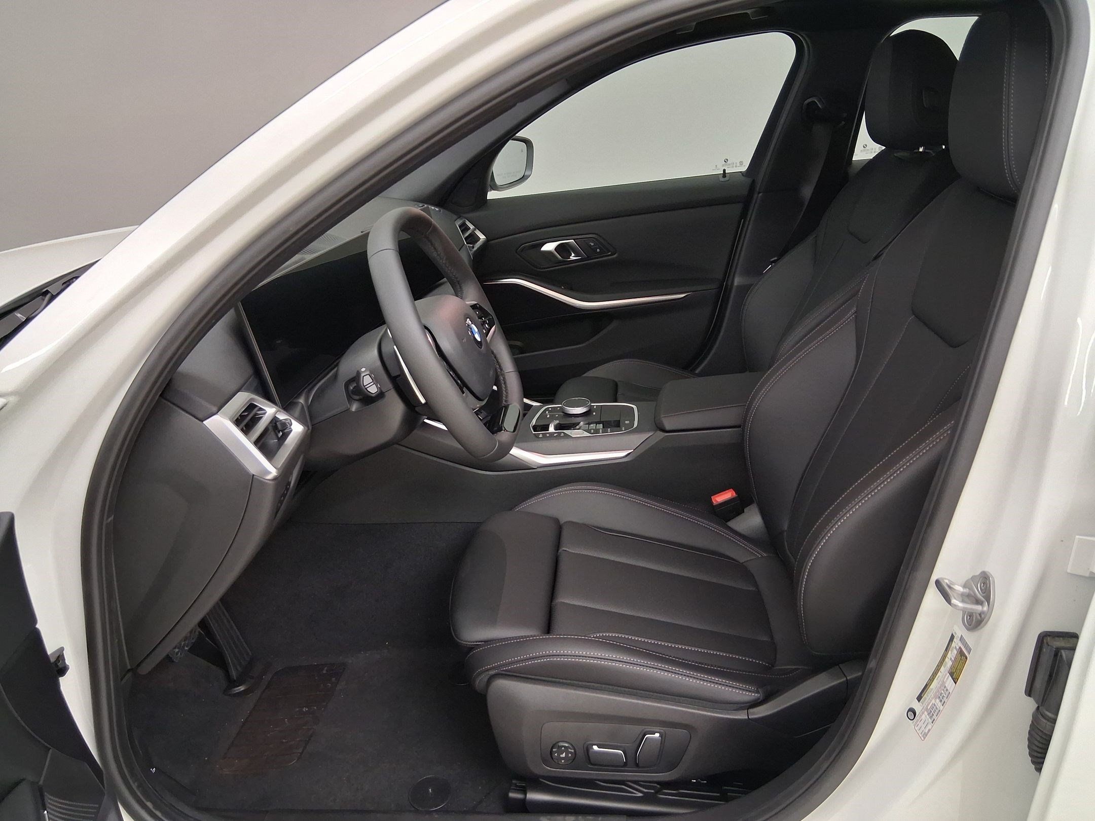 New 2026 BMW 330i Sedan w/ Convenience Package RWD image 3
