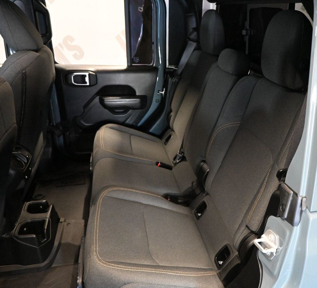Used 2024 Jeep Gladiator Sport AWD/4WD image 19