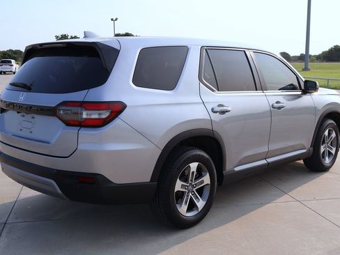 Used 2023 Honda Pilot EX-L image 6
