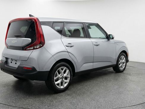 Used 2025 Kia Soul LX w/ LX Technology Package FWD image 9