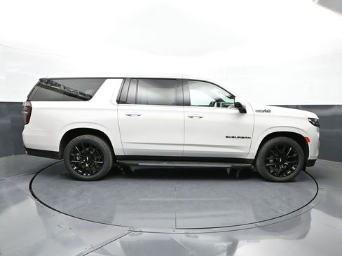 Used 2022 Chevrolet Suburban High Country w/ LPO, Illumination Package AWD/4WD image 4