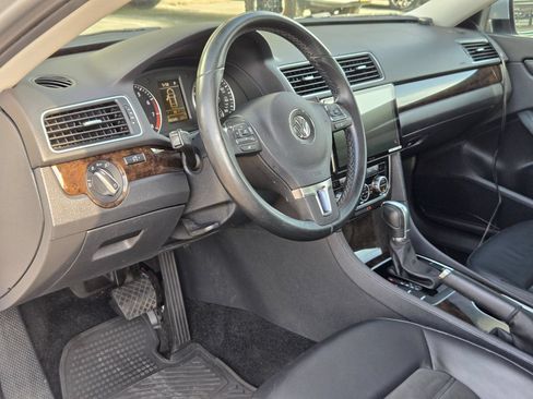 Used 2015 Volkswagen Passat 1.8T SEL Premium FWD image 13