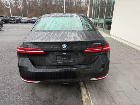 Used 2026 BMW 530i xDrive w/ Executive Package image 8