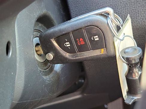 Used 2019 Toyota RAV4 LE image 62