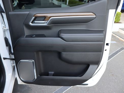 Used 2024 Chevrolet Silverado 1500 High Country w/ High Country Premium Package AWD/4WD image 35