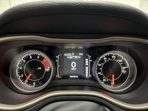 Used 2017 Jeep Cherokee Latitude w/ Cold Weather Group image 29