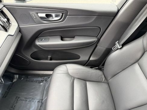 Certified 2025 Volvo XC60 B5 Plus image 30