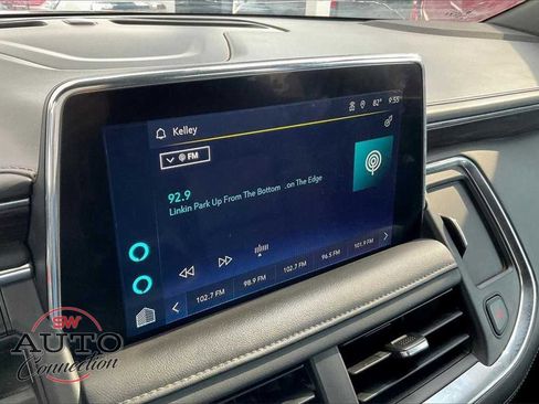 Used 2023 Chevrolet Suburban LT w/ LT Signature Package image 16