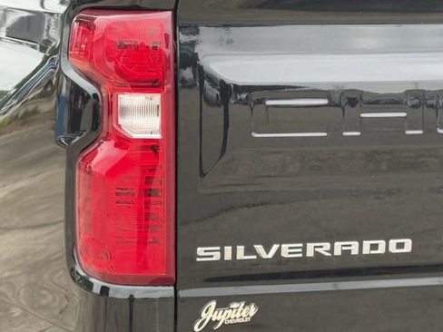 Used 2022 Chevrolet Silverado 1500 LT AWD/4WD image 8