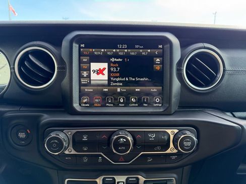 Used 2021 Jeep Wrangler Unlimited Sahara AWD/4WD image 37