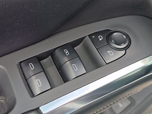 Used 2025 Chevrolet Traverse LT FWD image 21