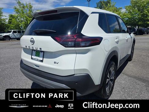 Used 2023 Nissan Rogue SV FWD image 4