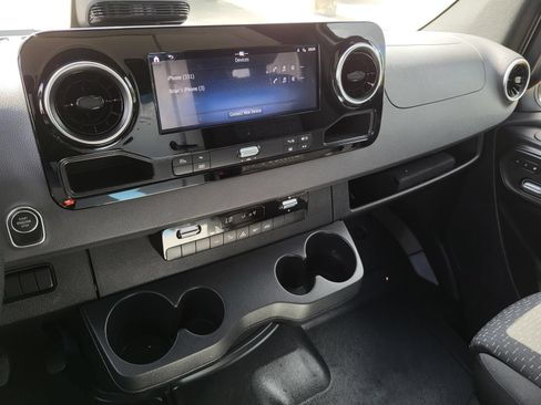 Used 2025 Mercedes-Benz Sprinter 2500 image 20