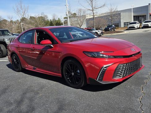 Certified 2025 Toyota Camry SE w/ Convenience Package image 1