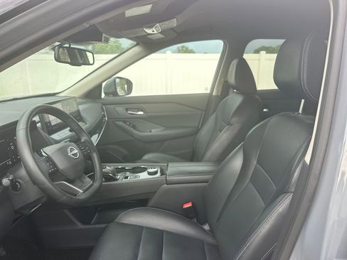 Used 2025 Nissan Rogue SL AWD/4WD image 43