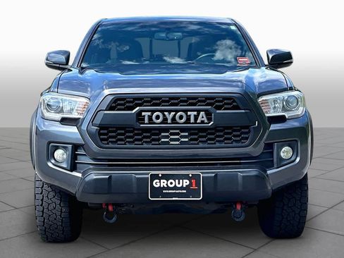 Used 2016 Toyota Tacoma TRD Off-Road w/ Premium & Technology Package AWD/4WD image 4