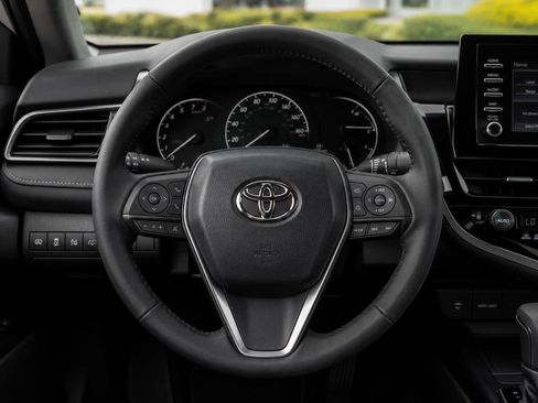 Used 2023 Toyota Camry SE FWD image 15