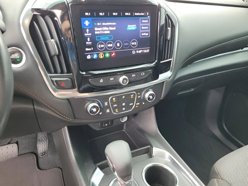 Used 2021 Chevrolet Traverse LT image 6