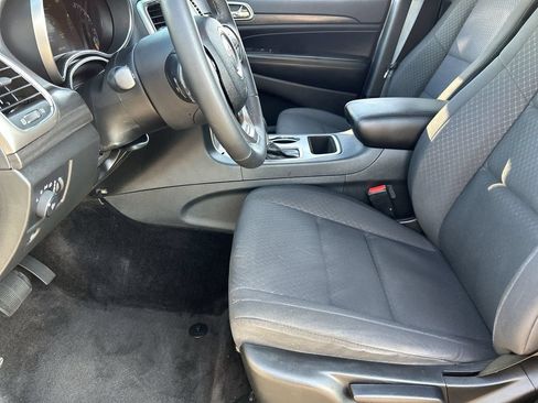 Used 2018 Jeep Grand Cherokee Laredo RWD image 16