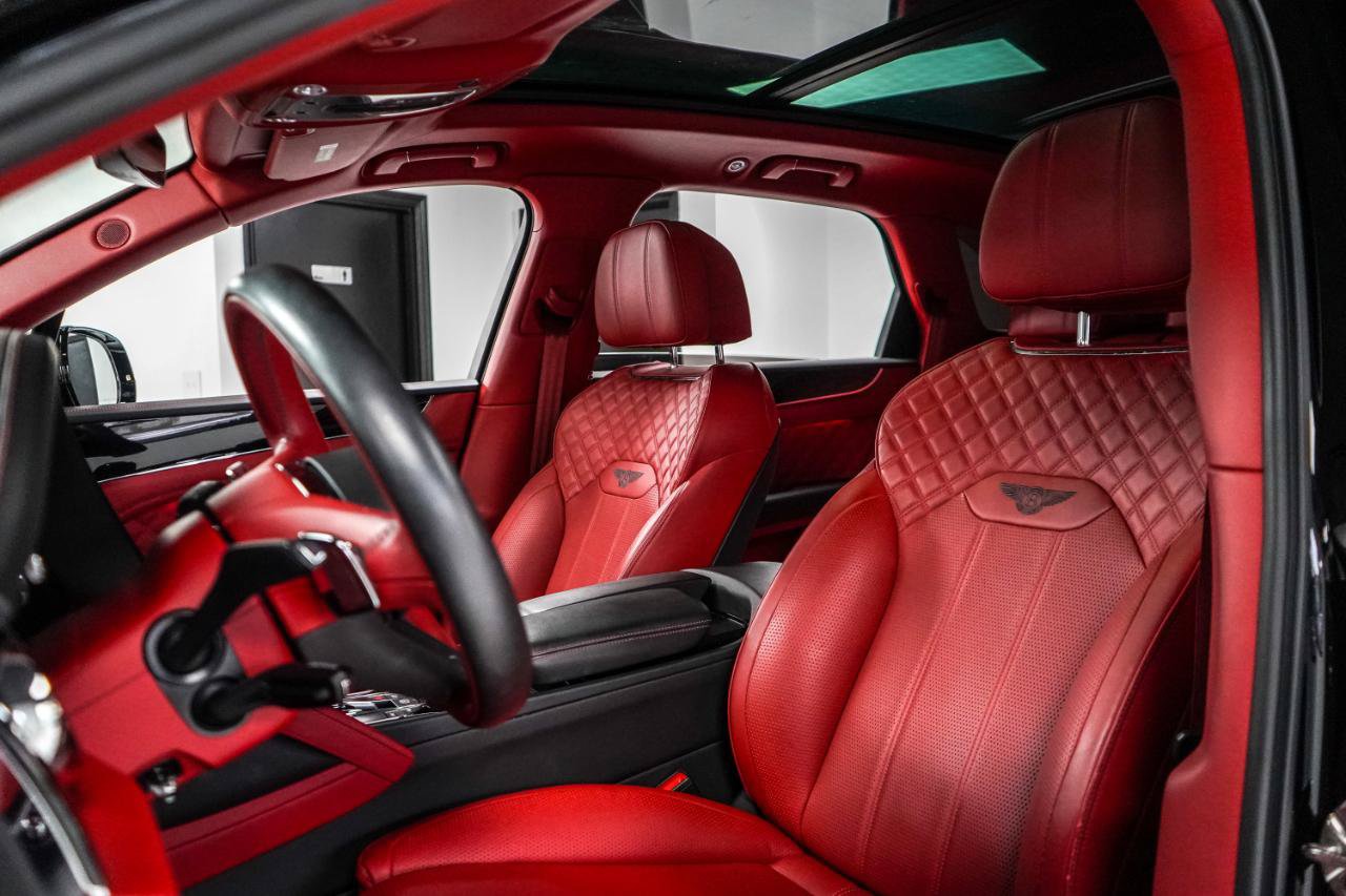 Used 2022 Bentley Bentayga AWD/4WD image 28