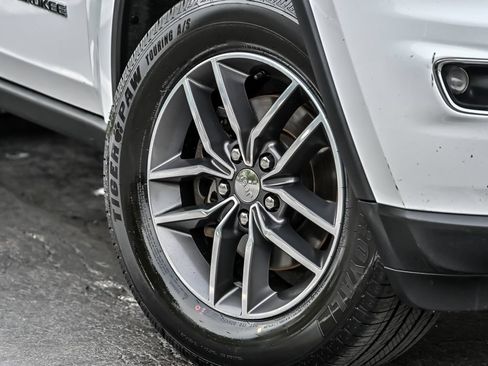 Used 2018 Jeep Grand Cherokee Limited AWD/4WD image 3