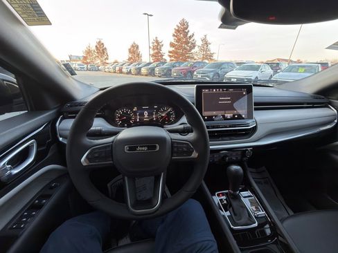 Used 2024 Jeep Compass Limited image 6