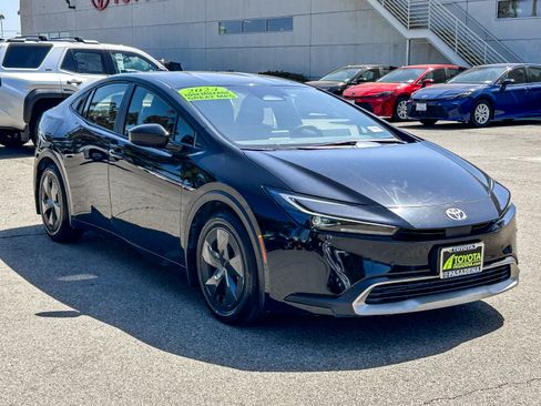 Used 2024 Toyota Prius Prime FWD image 3