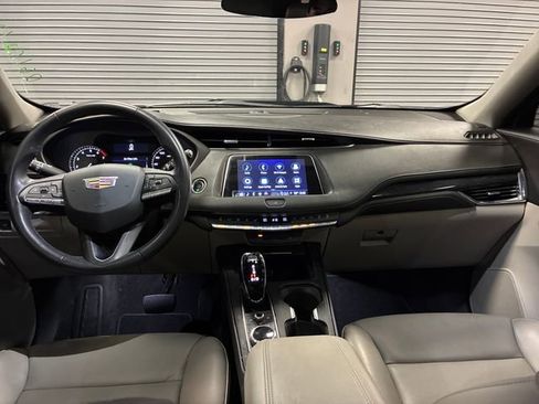 Used 2023 Cadillac XT4 Premium Luxury FWD image 12