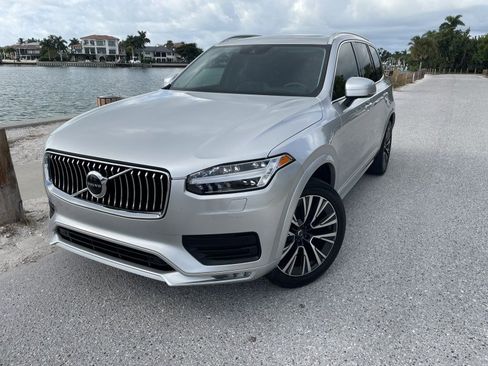 Used 2021 Volvo XC90 T5 Momentum w/ Climate Package image 1
