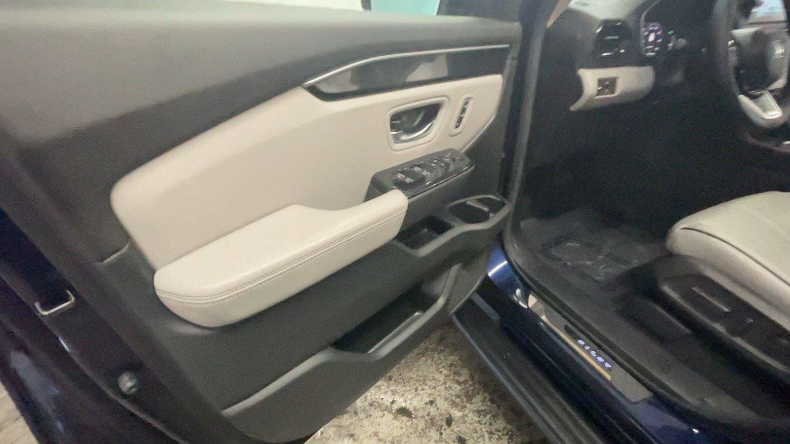 Used 2025 Honda Pilot Elite image 29