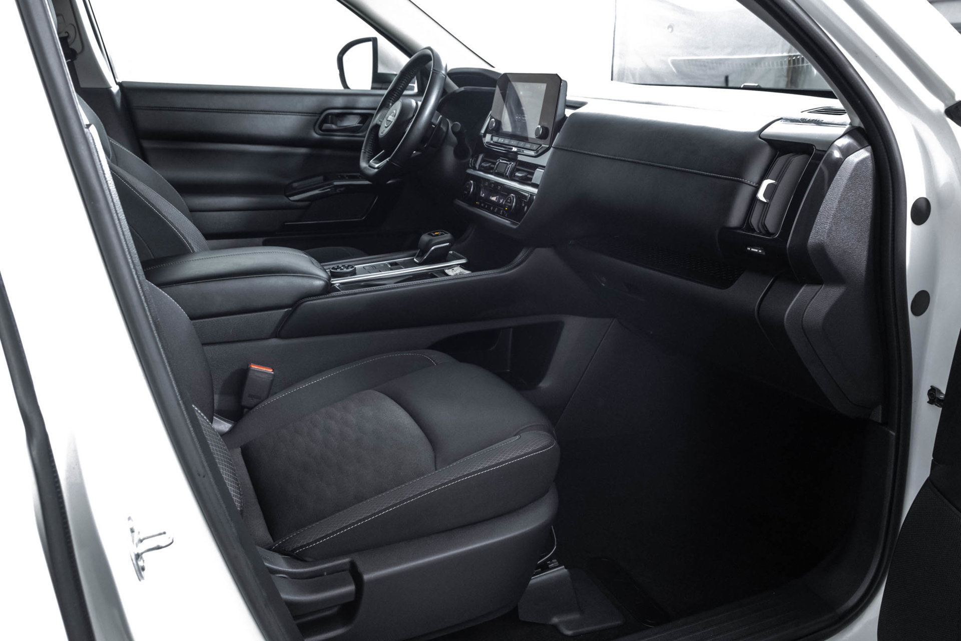 Used 2024 Nissan Pathfinder SV AWD/4WD image 41