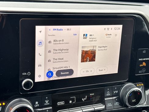 Used 2024 Toyota Highlander XLE image 21