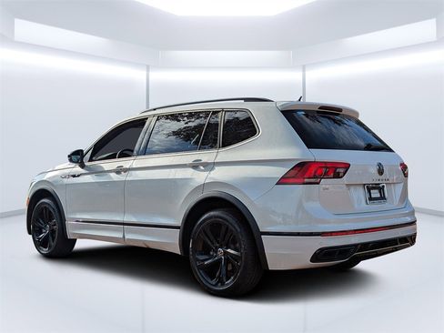 Used 2023 Volkswagen Tiguan SE R-Line image 5