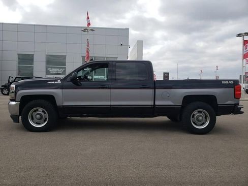Used 2018 Chevrolet Silverado 1500 LT w/ LT Convenience Package AWD/4WD image 9