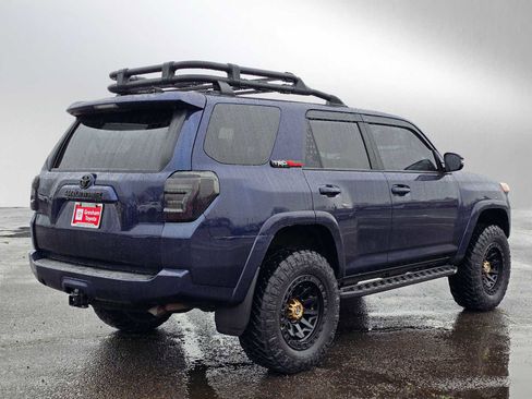 Used 2022 Toyota 4Runner SR5 Premium image 3