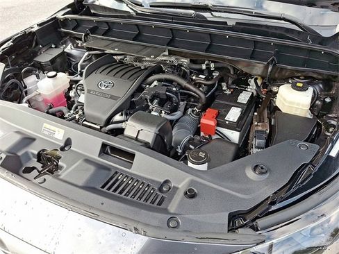 Certified 2024 Toyota Highlander XLE image 30