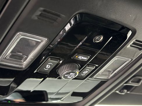 New 2025 Cadillac Escalade ESV Luxury image 17