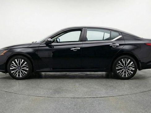 Used 2025 Nissan Altima 2.5 SV FWD image 5
