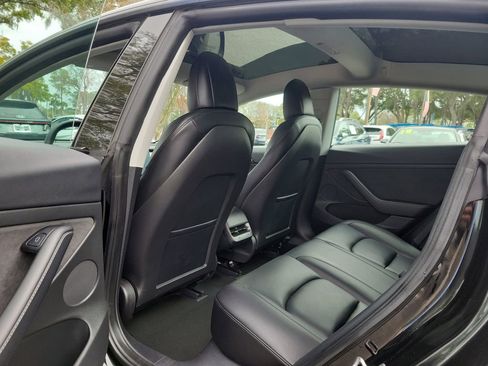 Used 2021 Tesla Model 3 Standard Range Plus image 12