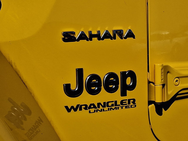 Used 2019 Jeep Wrangler Unlimited Sahara w/ Dual Top Group AWD/4WD image 5