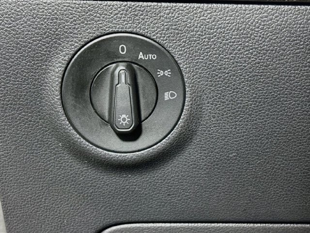 Certified 2022 Volkswagen Taos SE FWD image 11