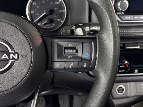 Used 2022 Nissan Rogue SV image 14