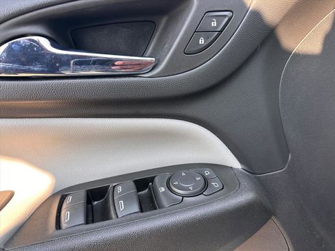 Used 2022 Chevrolet Equinox LS w/ LS Convenience Package image 15